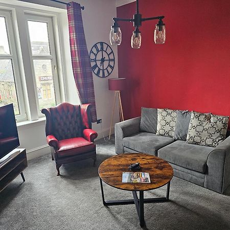 Snug - Abhainn Apartment Хелънсбърг Екстериор снимка
