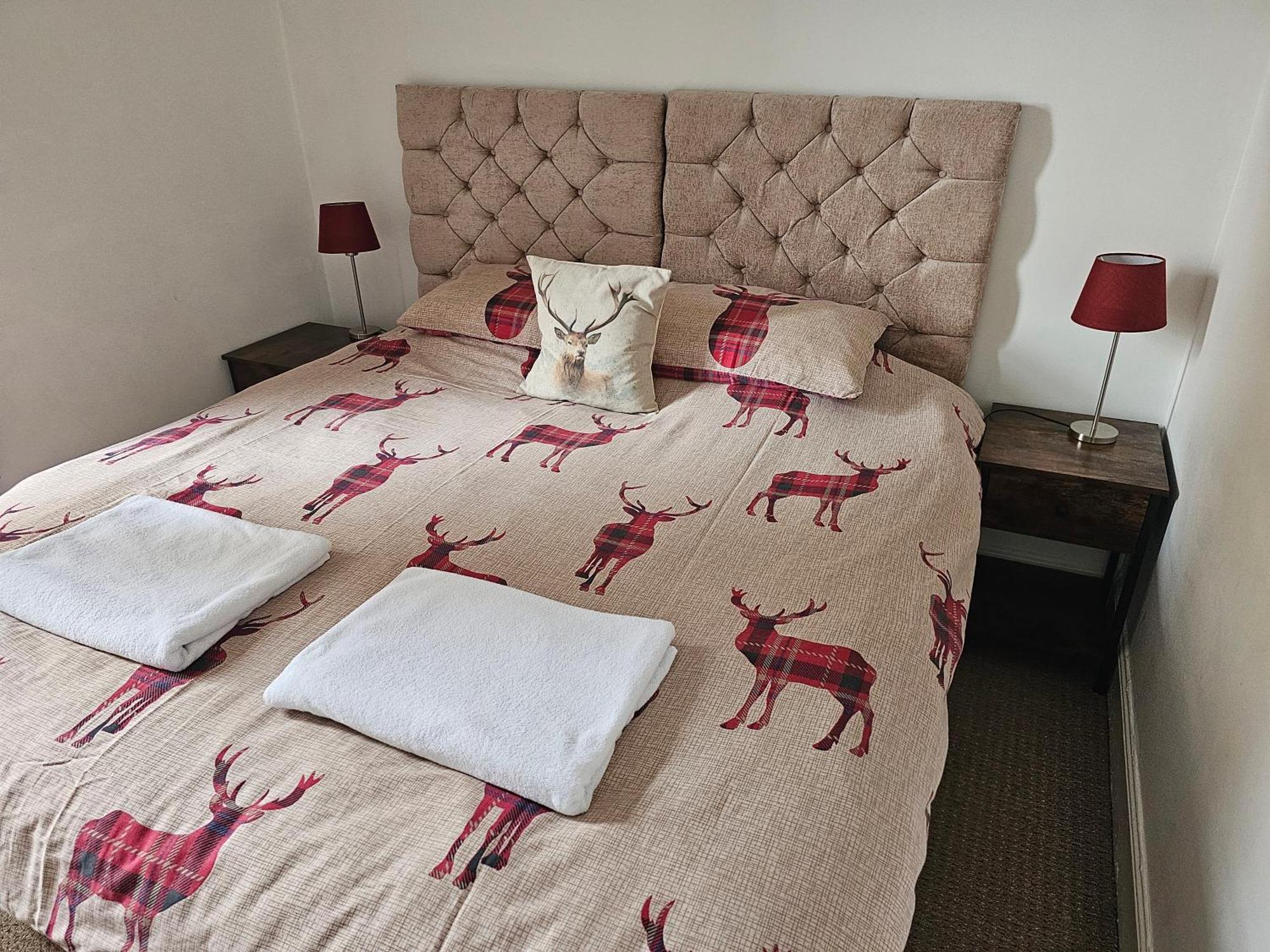 Snug - Abhainn Apartment Хелънсбърг Екстериор снимка