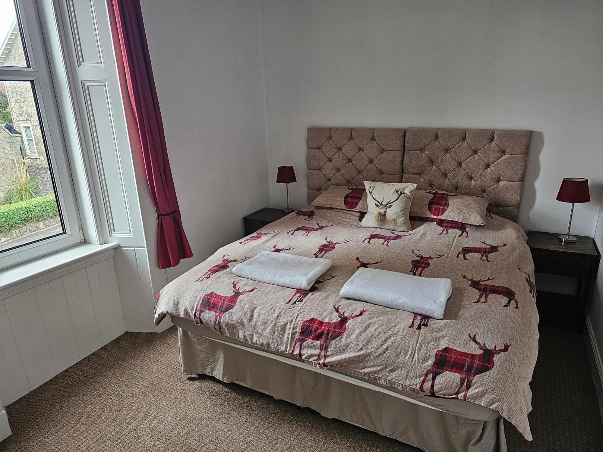 Snug - Abhainn Apartment Хелънсбърг Екстериор снимка